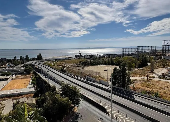 Riverside Luxe 1br Retreat In Expo