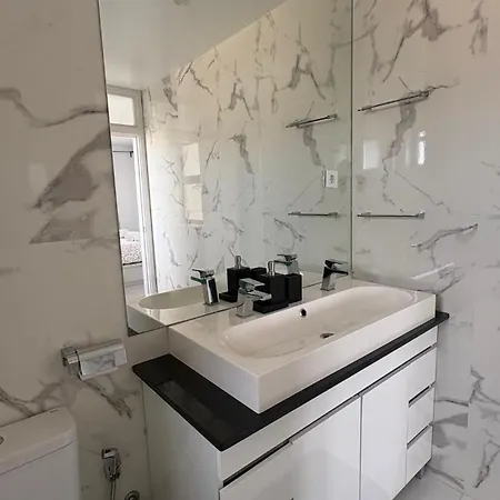 Riverside Luxe 1br Retreat In Expo Lägenhet Lisboa