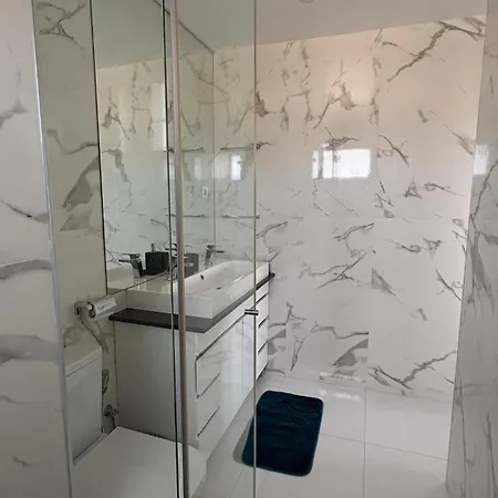 Riverside Luxe 1br Retreat In Expo Lägenhet Lisboa